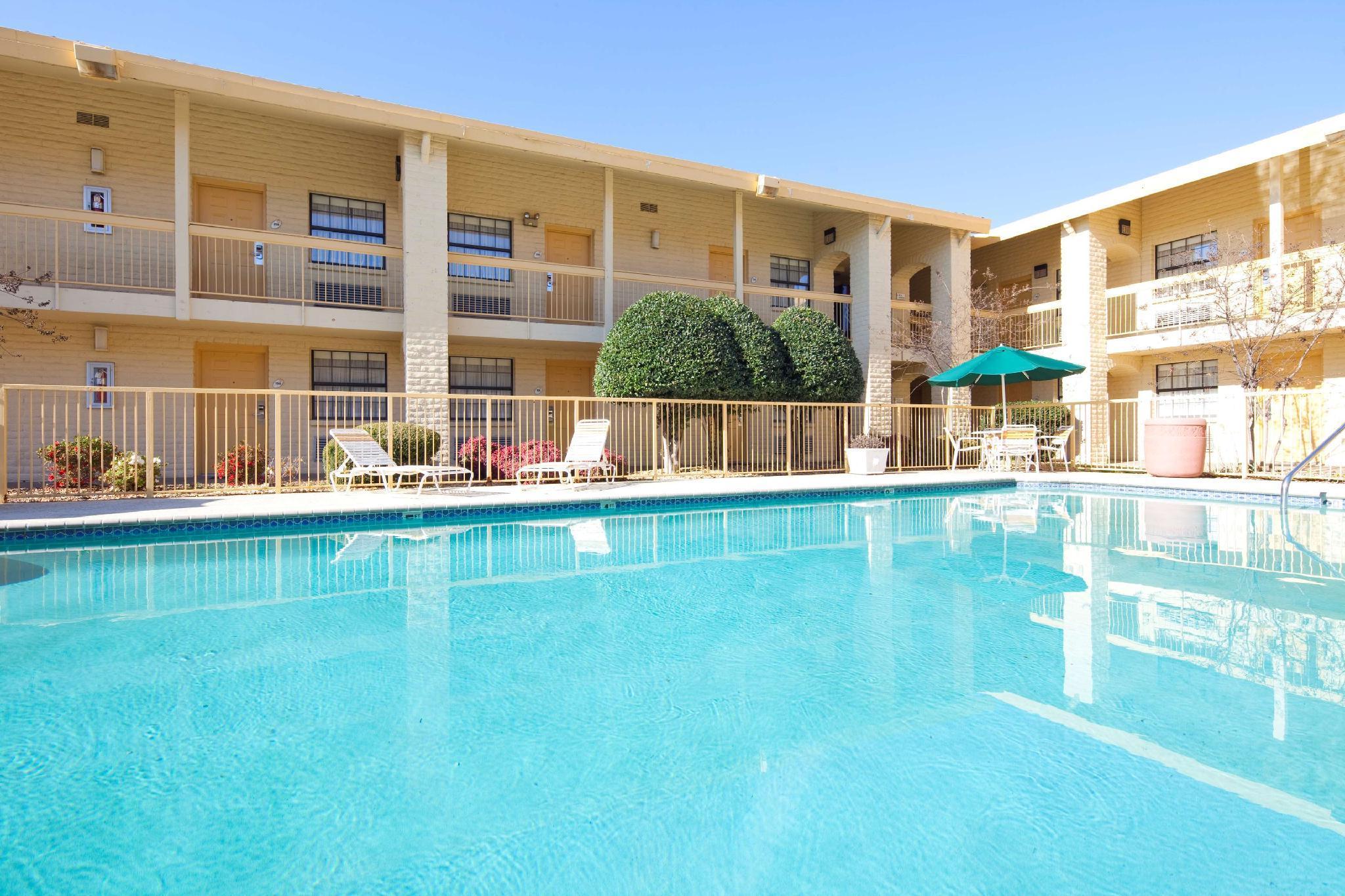La Quinta Inn By Wyndham Huntsville Research Park Exteriör bild